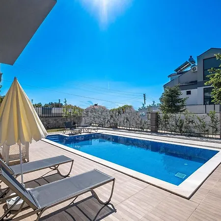 Sunrise In Oludeniz, 4 Bedroom Private Pool Villa